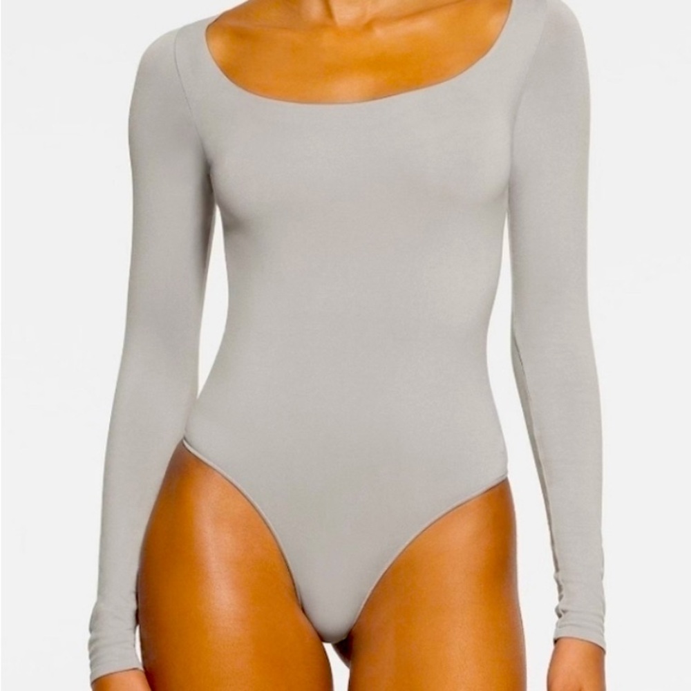 Skims long sleeve body suit